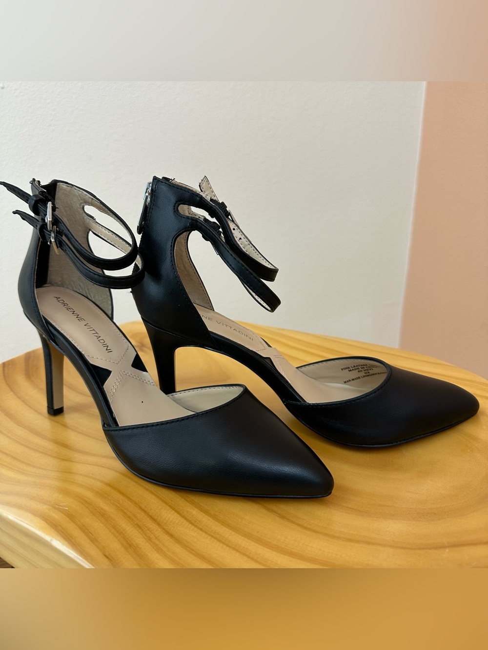 Adrienne Vittadini Black Leather Ankle Strap Pointed Toe Shoes Size 6 Heels 3.5"
